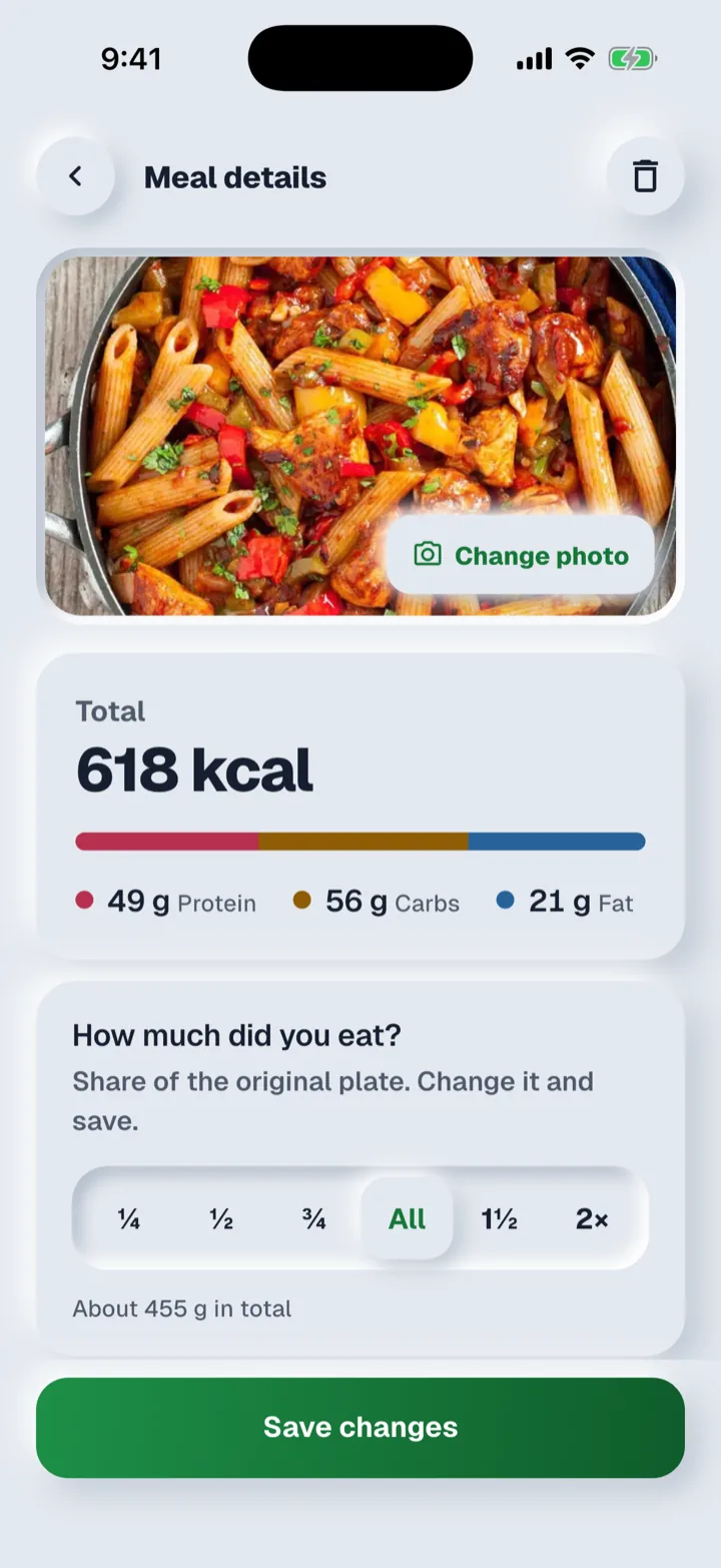 Meal review screen showing total calories, a macro bar, the portion picker and the foods on the plate